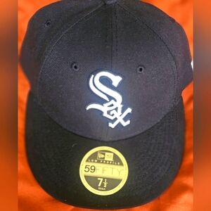 Black and white Chicago White Sox hat